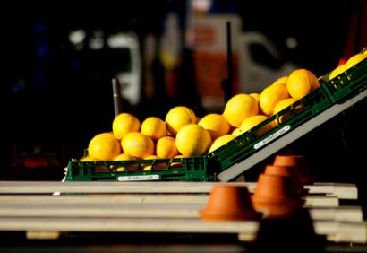 close-up-yellow-fruits-sale-market